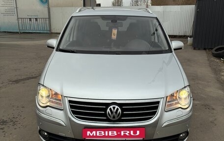 Volkswagen Touran III, 2008 год, 650 000 рублей, 2 фотография