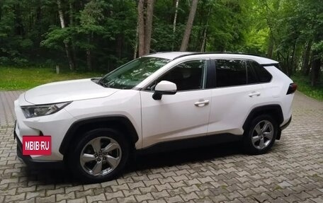 Toyota RAV4, 2019 год, 2 500 000 рублей, 3 фотография