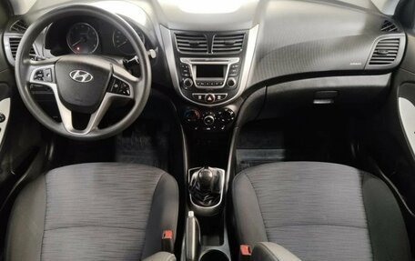 Hyundai Solaris II рестайлинг, 2015 год, 890 000 рублей, 14 фотография