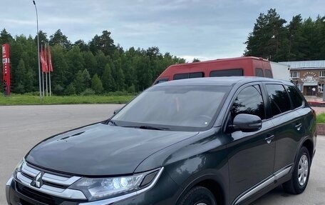 Mitsubishi Outlander III рестайлинг 3, 2015 год, 1 600 000 рублей, 2 фотография