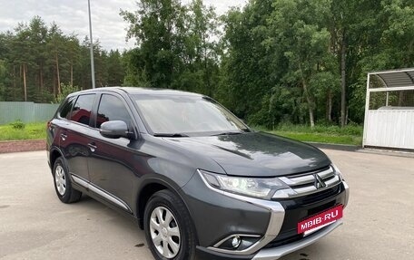 Mitsubishi Outlander III рестайлинг 3, 2015 год, 1 600 000 рублей, 3 фотография