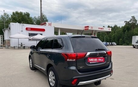 Mitsubishi Outlander III рестайлинг 3, 2015 год, 1 600 000 рублей, 5 фотография