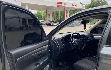Mitsubishi Outlander III рестайлинг 3, 2015 год, 1 600 000 рублей, 8 фотография
