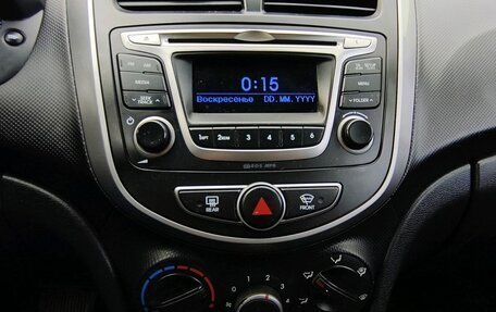 Hyundai Solaris II рестайлинг, 2015 год, 950 000 рублей, 15 фотография