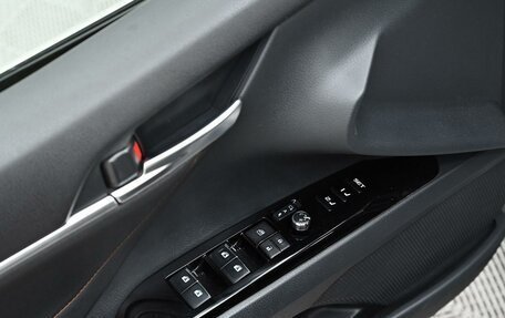 Toyota Camry, 2018 год, 2 105 000 рублей, 15 фотография