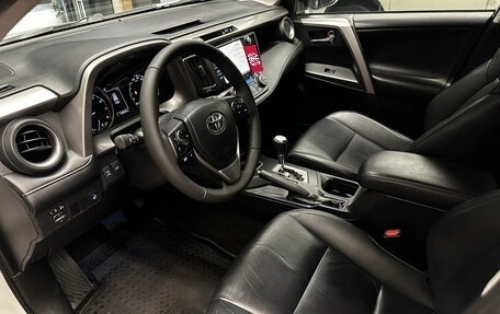 Toyota RAV4, 2018 год, 2 200 000 рублей, 7 фотография