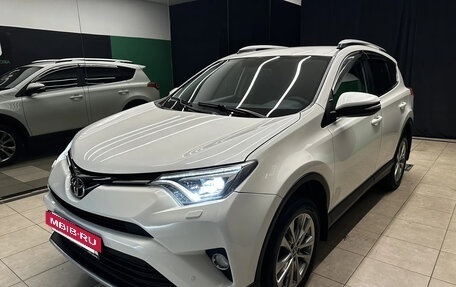 Toyota RAV4, 2018 год, 2 200 000 рублей, 3 фотография
