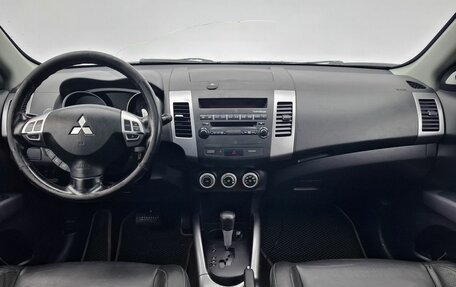 Mitsubishi Outlander III рестайлинг 3, 2008 год, 900 000 рублей, 13 фотография