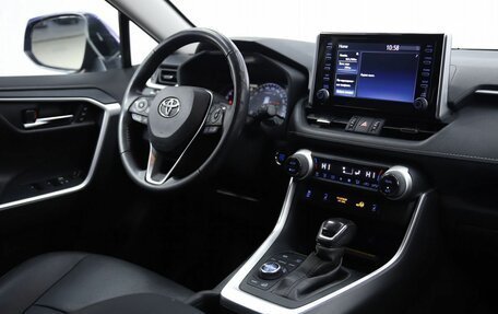 Toyota RAV4, 2021 год, 3 090 000 рублей, 10 фотография