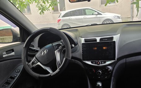 Hyundai Solaris II рестайлинг, 2012 год, 750 000 рублей, 5 фотография