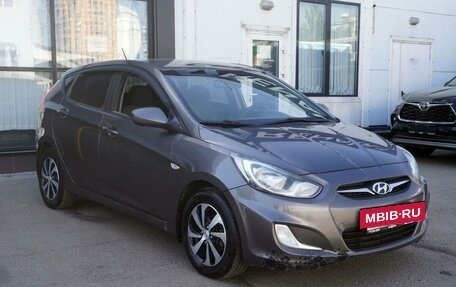 Hyundai Solaris II рестайлинг, 2011 год, 593 000 рублей, 3 фотография