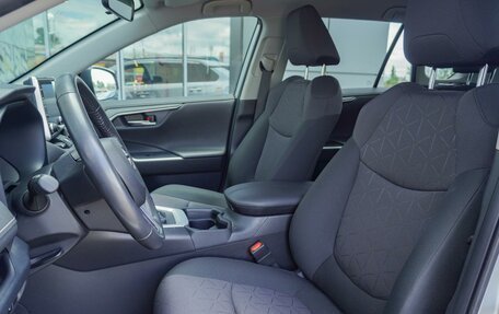 Toyota RAV4, 2020 год, 4 620 000 рублей, 13 фотография