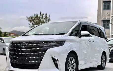 Toyota Alphard, 2026 год, 10 100 000 рублей, 1 фотография