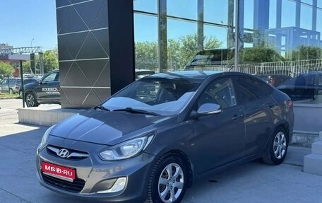 Hyundai Solaris II рестайлинг, 2011 год, 800 000 рублей, 1 фотография