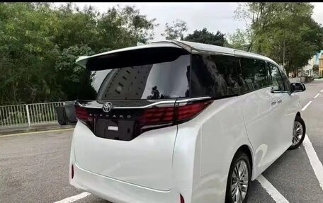 Toyota Alphard, 2026 год, 10 100 000 рублей, 3 фотография