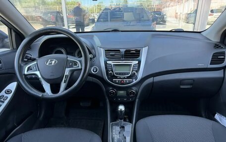 Hyundai Solaris II рестайлинг, 2011 год, 800 000 рублей, 10 фотография