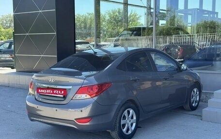 Hyundai Solaris II рестайлинг, 2011 год, 800 000 рублей, 5 фотография