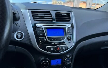 Hyundai Solaris II рестайлинг, 2011 год, 800 000 рублей, 13 фотография