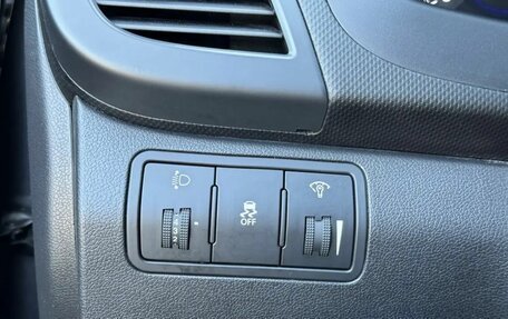 Hyundai Solaris II рестайлинг, 2011 год, 800 000 рублей, 16 фотография