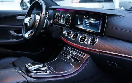 Mercedes-Benz E-Класс, 2018 год, 3 000 000 рублей, 16 фотография