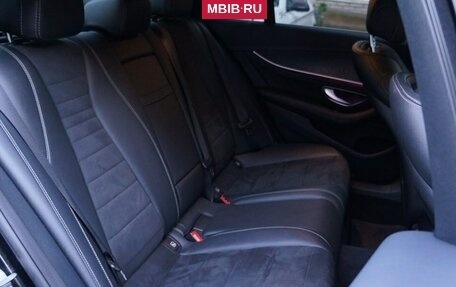 Mercedes-Benz E-Класс, 2018 год, 3 000 000 рублей, 19 фотография