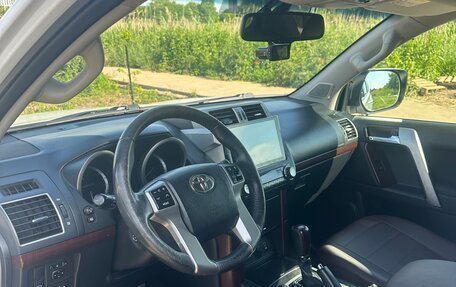 Toyota Land Cruiser Prado 150 рестайлинг 2, 2014 год, 3 300 000 рублей, 11 фотография