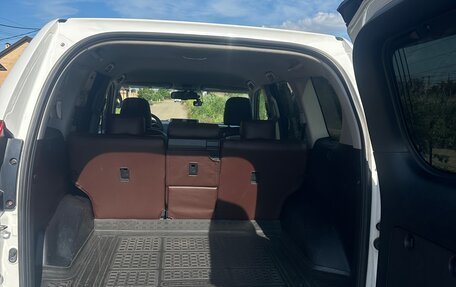 Toyota Land Cruiser Prado 150 рестайлинг 2, 2014 год, 3 300 000 рублей, 9 фотография