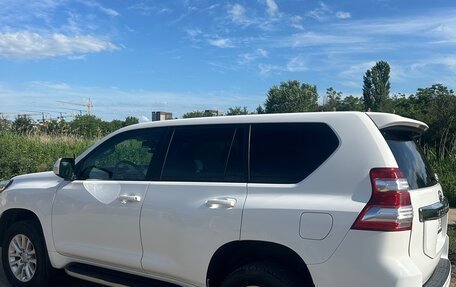 Toyota Land Cruiser Prado 150 рестайлинг 2, 2014 год, 3 300 000 рублей, 5 фотография