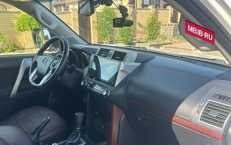 Toyota Land Cruiser Prado 150 рестайлинг 2, 2014 год, 3 300 000 рублей, 13 фотография