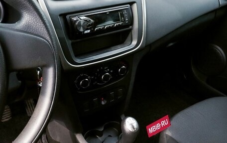 Renault Logan II, 2015 год, 556 000 рублей, 11 фотография