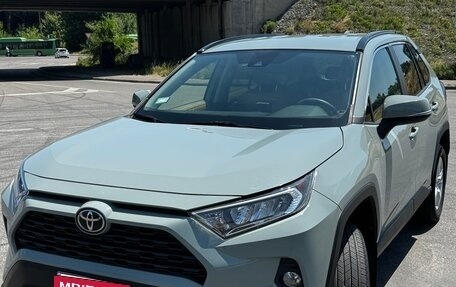 Toyota RAV4, 2021 год, 3 500 000 рублей, 4 фотография
