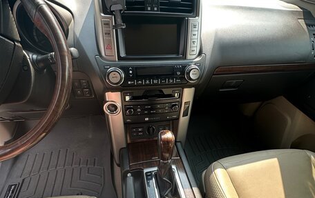 Toyota Land Cruiser Prado 150 рестайлинг 2, 2010 год, 3 050 000 рублей, 14 фотография