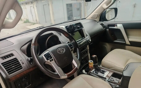 Toyota Land Cruiser Prado 150 рестайлинг 2, 2010 год, 3 050 000 рублей, 23 фотография
