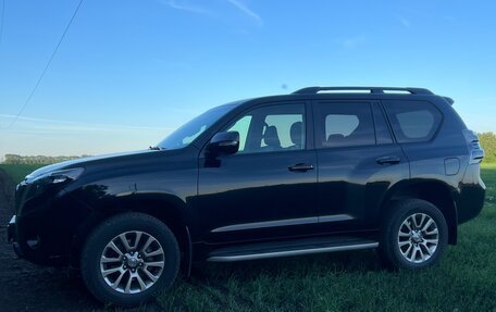 Toyota Land Cruiser Prado 150 рестайлинг 2, 2017 год, 4 290 000 рублей, 7 фотография