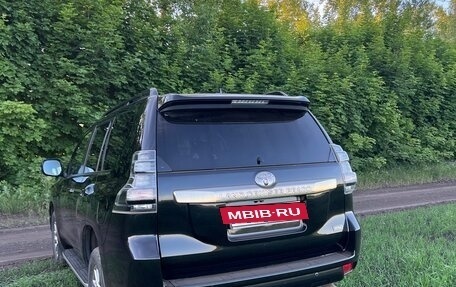 Toyota Land Cruiser Prado 150 рестайлинг 2, 2017 год, 4 290 000 рублей, 5 фотография
