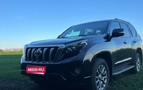 Toyota Land Cruiser Prado 150 рестайлинг 2, 2017 год, 4 290 000 рублей, 10 фотография