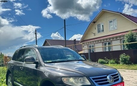 Volkswagen Touareg III, 2008 год, 750 000 рублей, 2 фотография