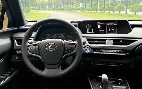 Lexus UX I, 2020 год, 7 фотография