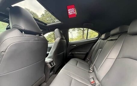 Lexus UX I, 2020 год, 13 фотография