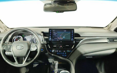 Toyota Camry, 2021 год, 3 100 000 рублей, 10 фотография