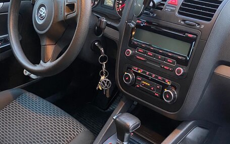 Volkswagen Jetta VI, 2010 год, 690 000 рублей, 2 фотография