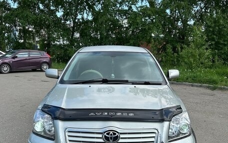 Toyota Avensis III рестайлинг, 2003 год, 540 000 рублей, 1 фотография