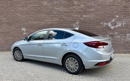 Hyundai Elantra VI рестайлинг, 2019 год, 1 650 000 рублей, 4 фотография