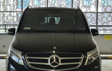 Mercedes-Benz V-Класс, 2016 год, 3 650 000 рублей, 2 фотография
