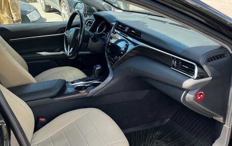 Toyota Camry, 2018 год, 2 390 000 рублей, 3 фотография