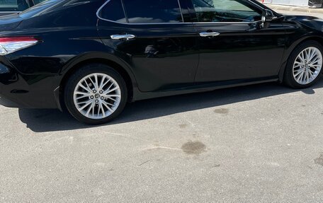 Toyota Camry, 2018 год, 2 390 000 рублей, 4 фотография