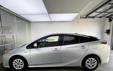 Toyota Prius IV XW50, 2017 год, 1 680 000 рублей, 8 фотография