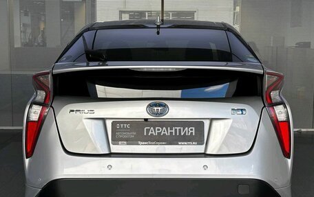 Toyota Prius IV XW50, 2017 год, 1 680 000 рублей, 6 фотография