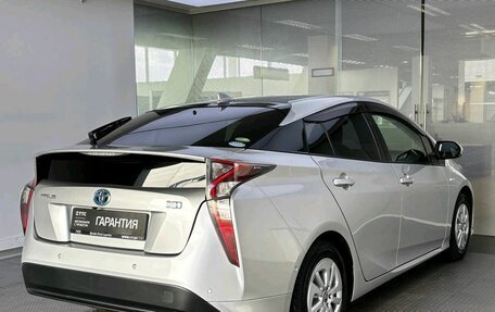 Toyota Prius IV XW50, 2017 год, 1 680 000 рублей, 5 фотография