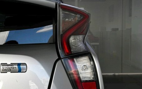 Toyota Prius IV XW50, 2017 год, 1 680 000 рублей, 10 фотография